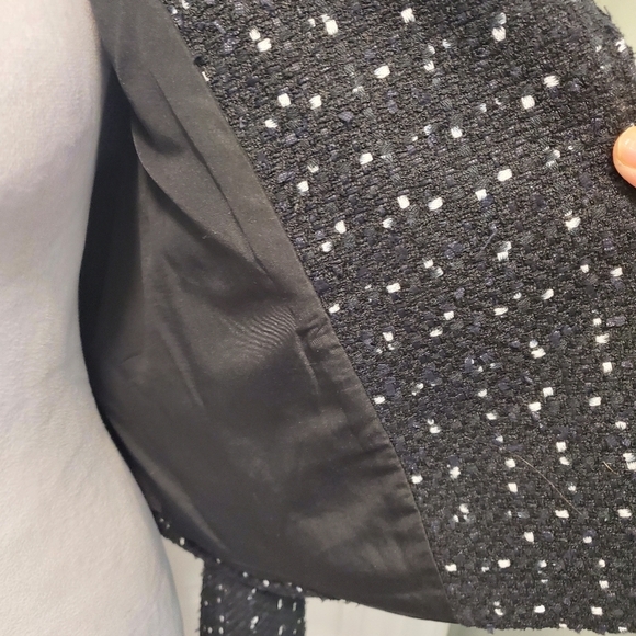 Ann Taylor Black & White Crop Style Blawr Jacket Size 4, Stylish, Chic - Picture 4 of 11